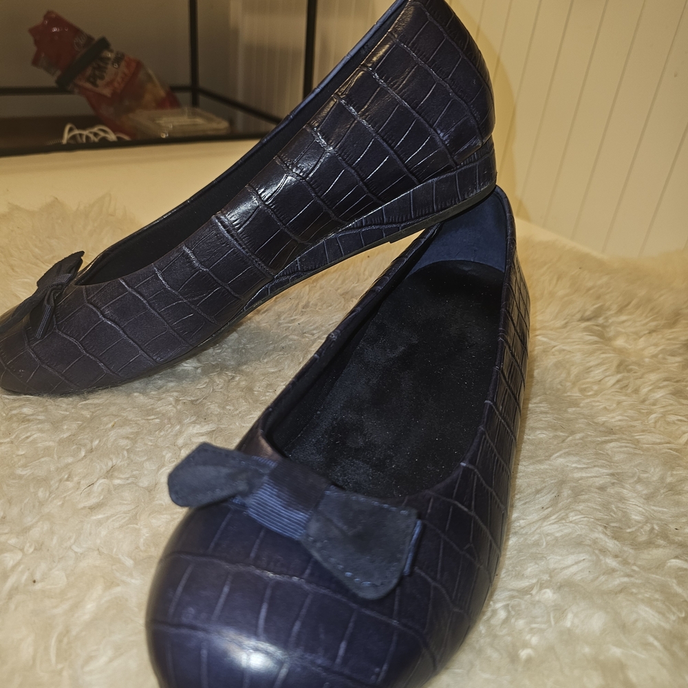 Vionic Navy Croc-Embossed Flats - Picture 14 of 15